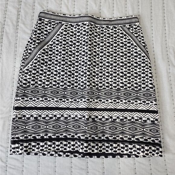 White House Black Market Dresses & Skirts - White House Black Market Safari Print Mini Skirt